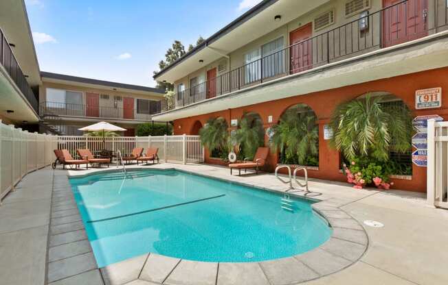 Apartments in Sherman Oaks relaxing pool