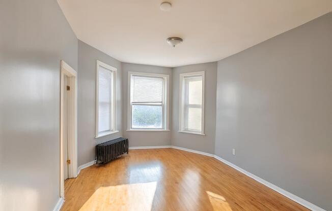1215 S HOMAN AVE