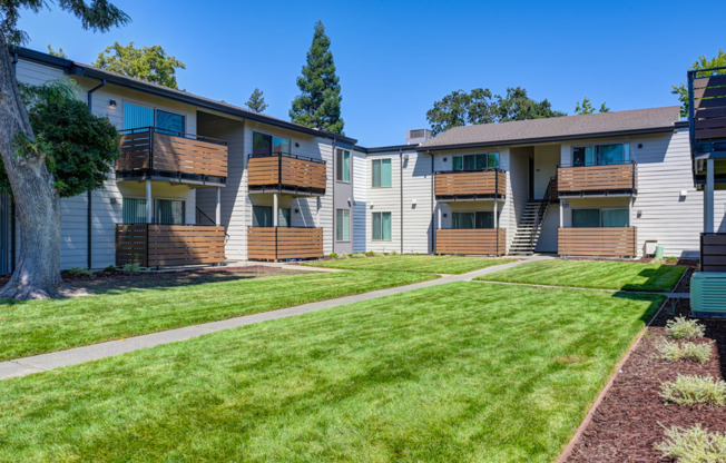 2 beds, 1 bath, 1,015 sqft, $1,795, Unit 052