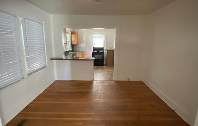 2 beds, 1 bath, $995