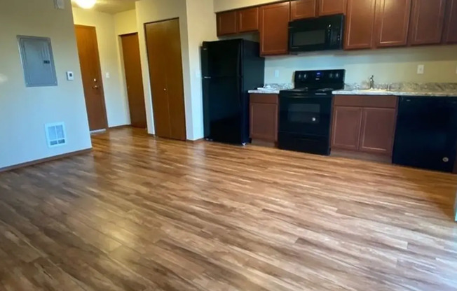 Studio, 1 bath, 375 sqft, $1,150, Unit 208