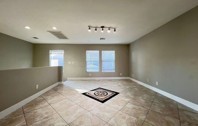 5 beds, 3 baths, $2,400