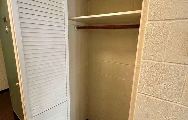 Studio, 1 bath, 302 sqft, $1,100, Unit 403
