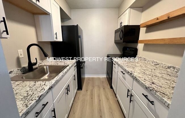 Stunning 1 Bedroom Apartment w/ Covered Parking