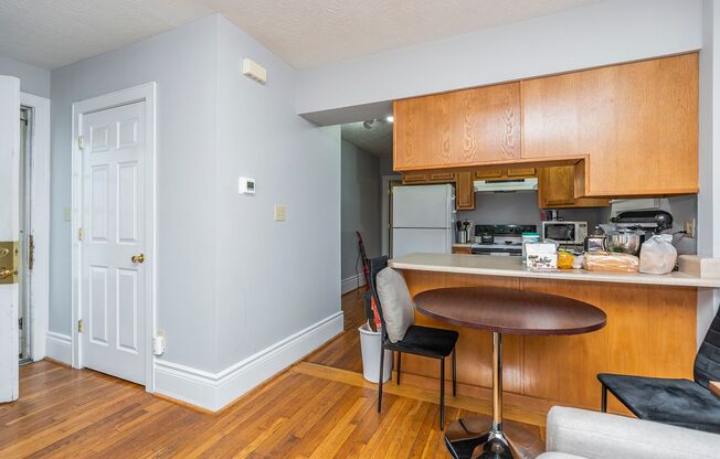 2 beds, 2 baths, $1,095, Unit 1