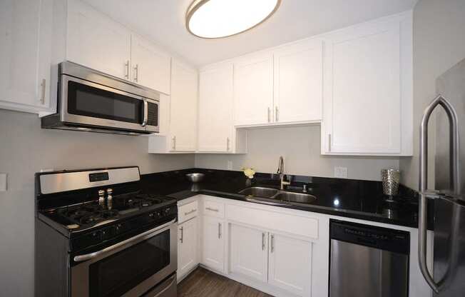 Welcome to 13558 Moorpark Apartments in Sherman Oaks, CA