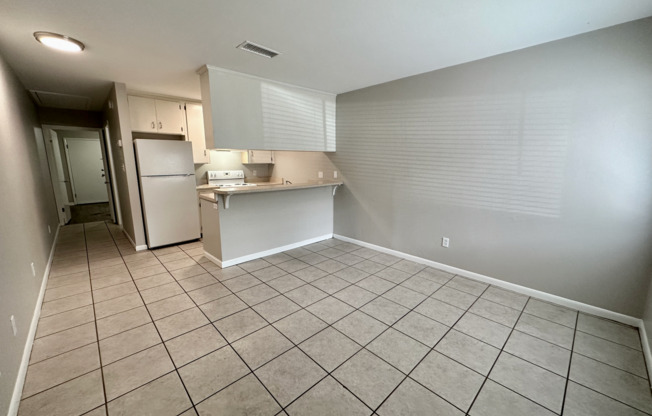 1 bed, 1 bath, 522 sqft, $800, Unit E