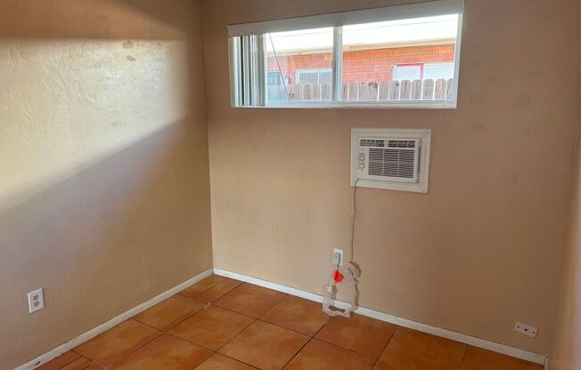 2 beds, 1 bath, $795, Unit # #C