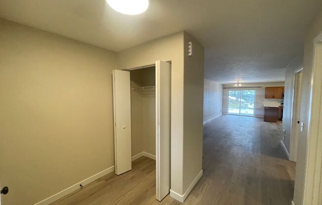 2 beds, 1 bath, 990 sqft, $1,400, Unit 2