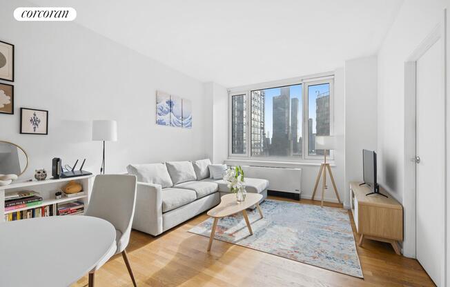 1 bed, 1 bath, 800 sqft, $5,700, Unit 27H