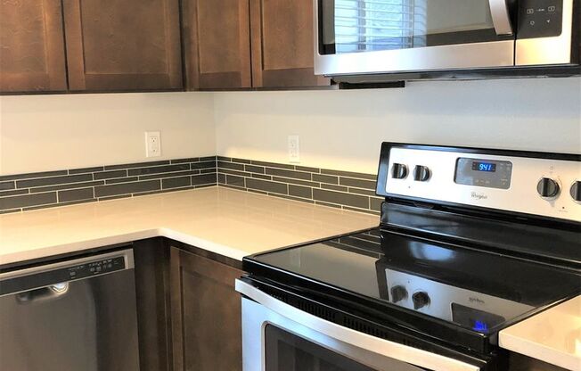 3 beds, 2 baths, 1,044 sqft, $1,895, Unit 207