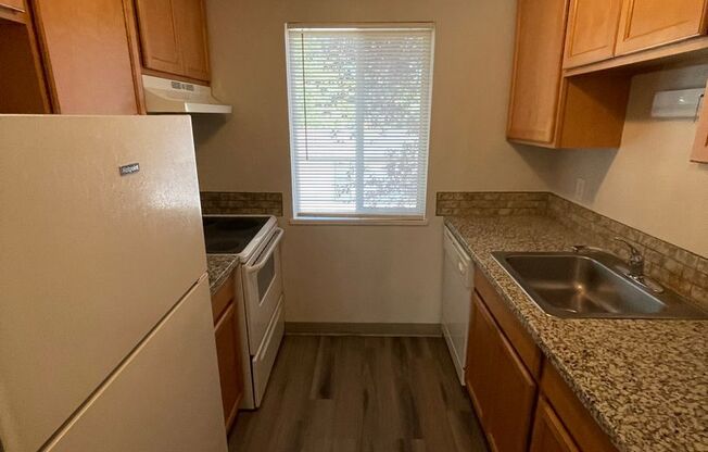 2 beds, 1 bath, 795 sqft, $1,395, Unit 11