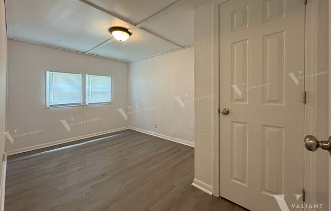 3 beds, 1 bath, $1,095