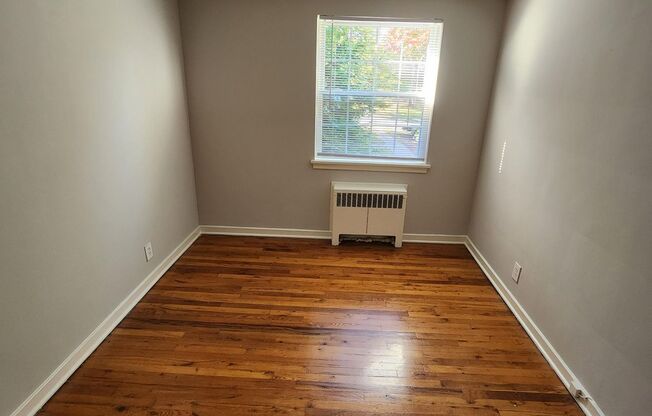 2 beds, 1 bath, 897 sqft, $2,335, Unit B-08