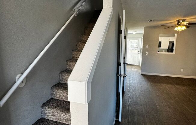 2 beds, 1.5 baths, 916 sqft, $1,090, Unit 10018-1