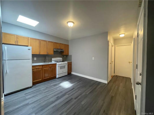 3 beds, 1 bath, 2,700 sqft, $3,150