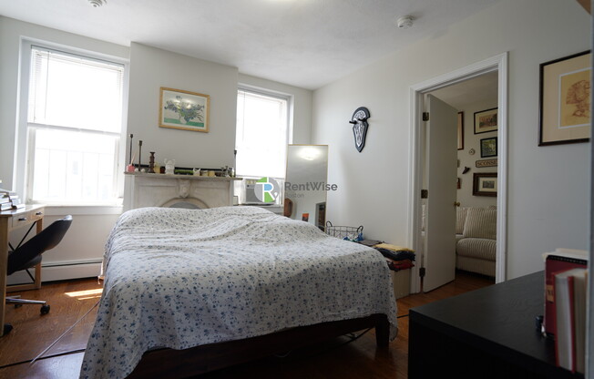 722 E 6 ST