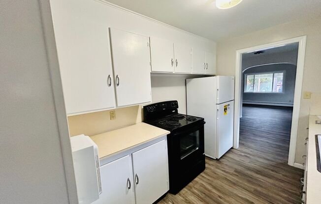 1 bed, 1 bath, $950, Unit #5 - 1610 4th St.