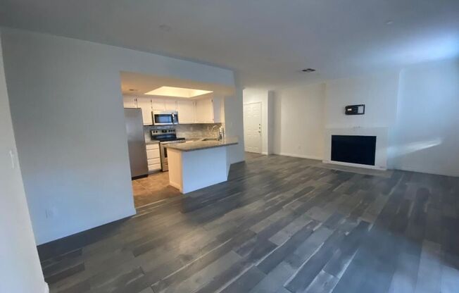 CUTE REMODELED ONE BEDROOM UNIT IN GATED COMMUNITY!