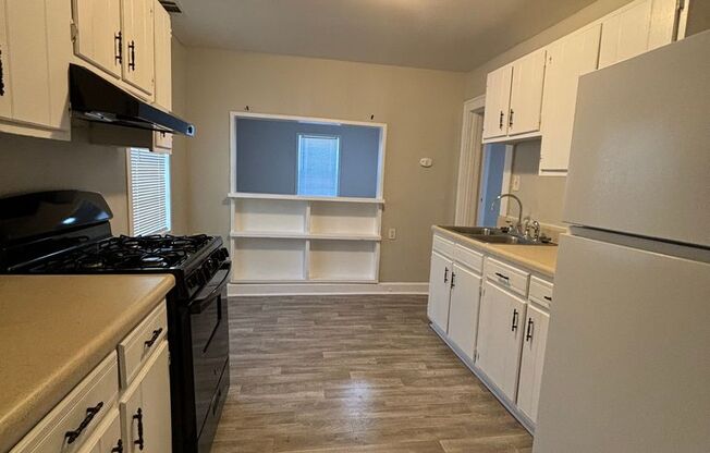 2 beds, 1 bath, $1,120