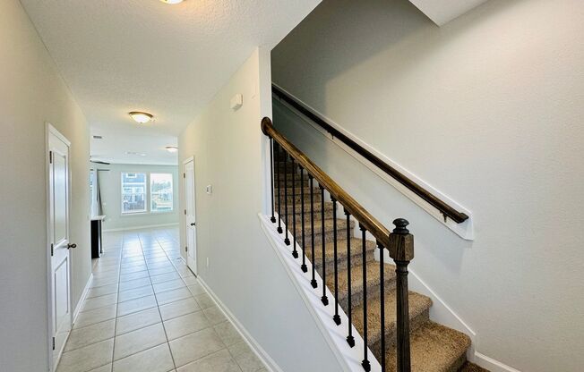 Spacious 3 Bed 2 Bath End Unit Townhome with Garage & Loft. Community features & High End Amenities! Pet Friendly! Washer / Dryer Included