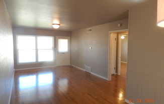 2 beds, 1 bath, $1,095