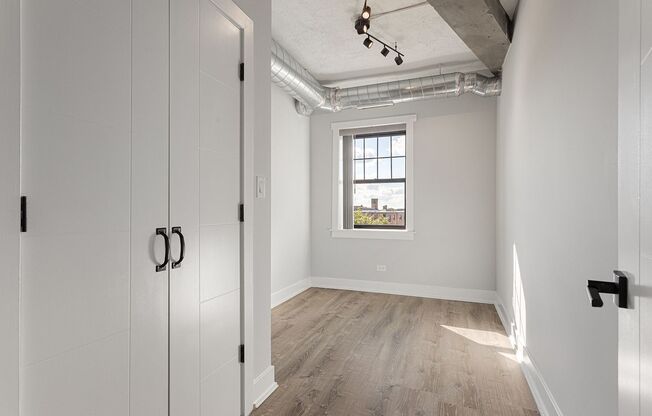 3 beds, 1 bath, 724 sqft, $2,700, Unit 514