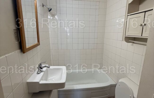 $1100 - 2 bed 1 bath - Single Family Home