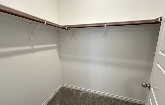 3 beds, 2.5 baths, $2,595, Unit # 1070