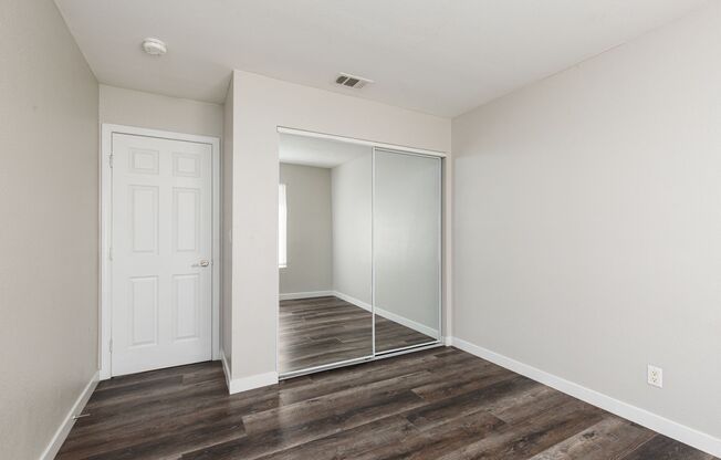 2 beds, 2 baths, $1,400, Unit Building 4