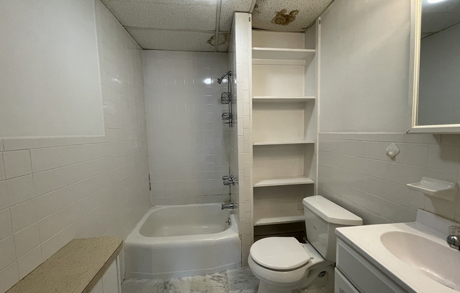 Studio, 1 bath, 400 sqft, $2,400, Unit 3B