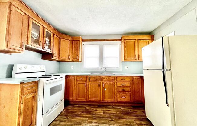 3 beds, 2 baths, $1,299