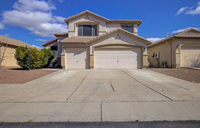 Continental Ranch 5 Bedroom 3 Bathroom w/Sparkling Pool $500 off first months rent!