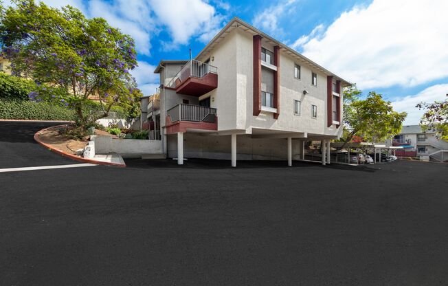 2 beds, 2 baths, $2,100, Unit 28