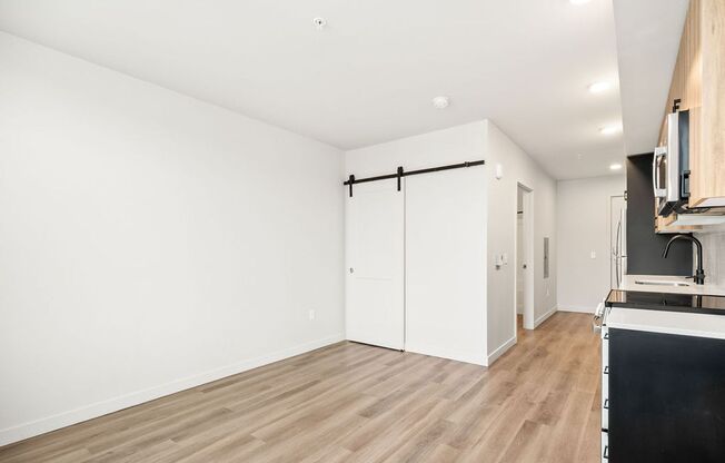 Studio, 1 bath, 360 sqft, $1,569, Unit 806