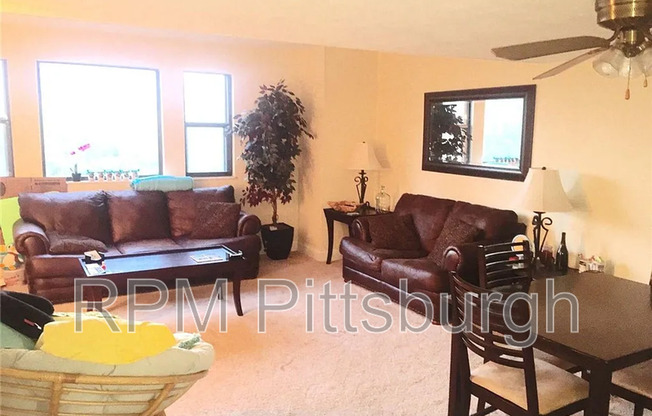 3242 NIAGARA SQ