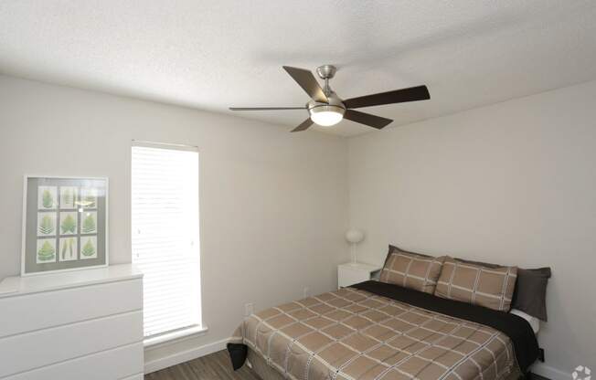 Soco at Alpine bedroom with decor