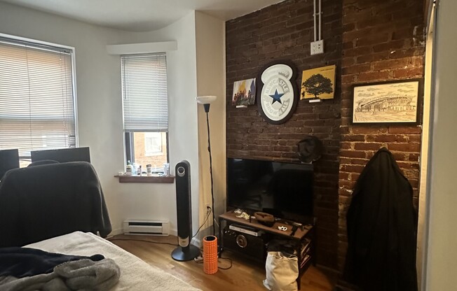 2 beds, 1 bath, $3,400, Unit 3F