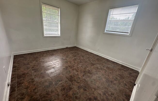 Cozy 2 Bedroom Apartment on N Cameron Ave