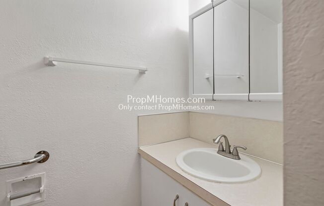 2 beds, 1 bath, $1,499, Unit 12345 SW Hall Blvd - Unit 31