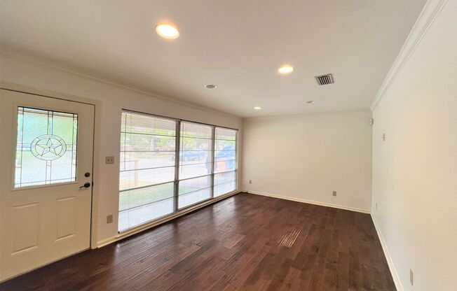 Quaint 2-bedroom Duplex in Rosedale