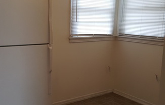 3 beds, 1 bath, $900