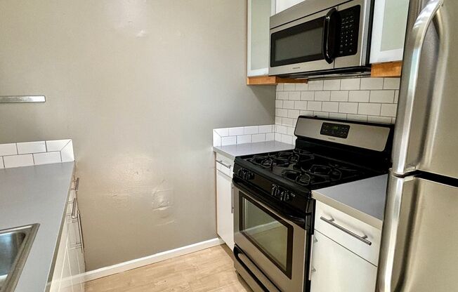 2 beds, 1 bath, $2,595, Unit Unit 5