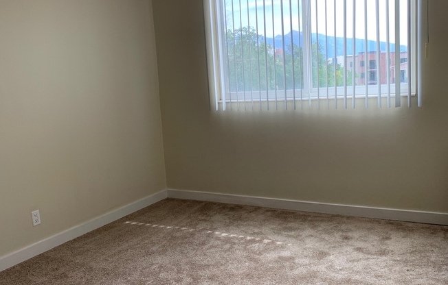 2 beds, 1 bath, 900 sqft, $1,461, Unit 512