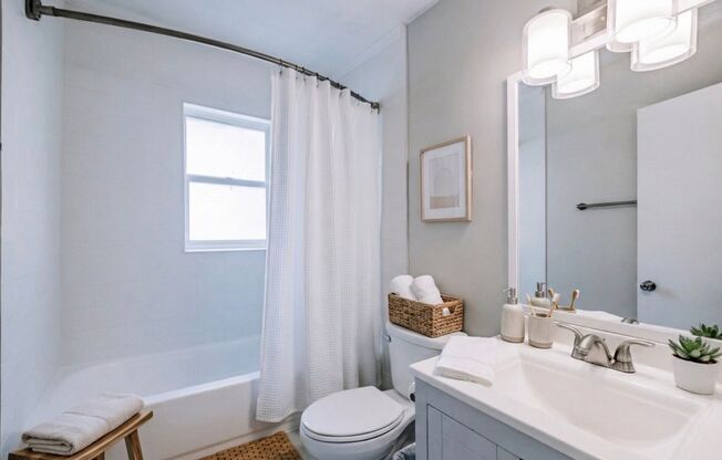 2 beds, 1 bath, 850 sqft, $1,250, Unit 00-E8