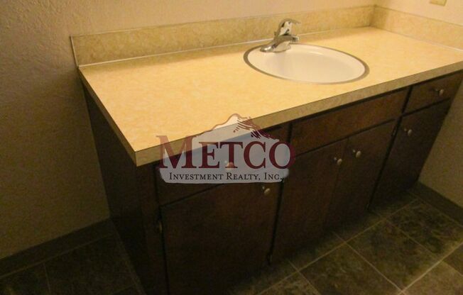 2 beds, 1 bath, 924 sqft, $1,495, Unit 740