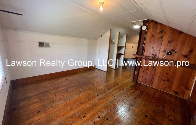 2 beds, 1 bath, $1,395