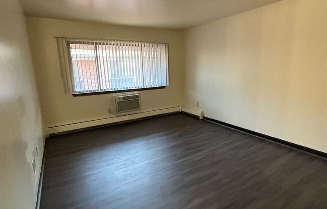 5167 N. Lovers Lane Rd