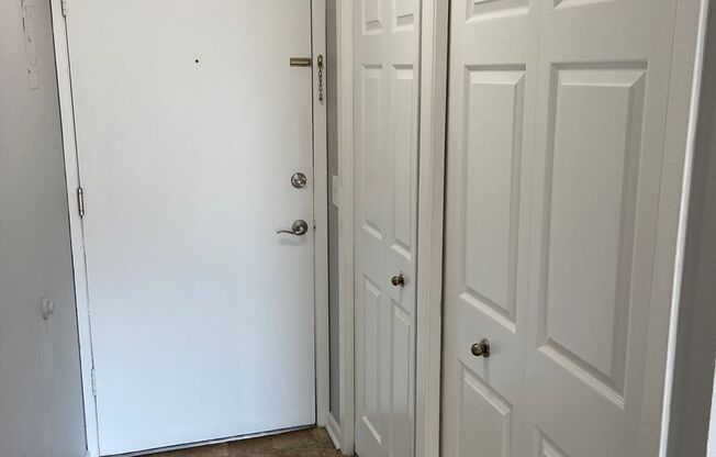 2 beds, 1 bath, 1,010 sqft, $1,140, Unit 929-8