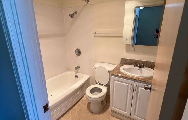Studio, 1 bath, 300 sqft, $1,445, Unit R-405
